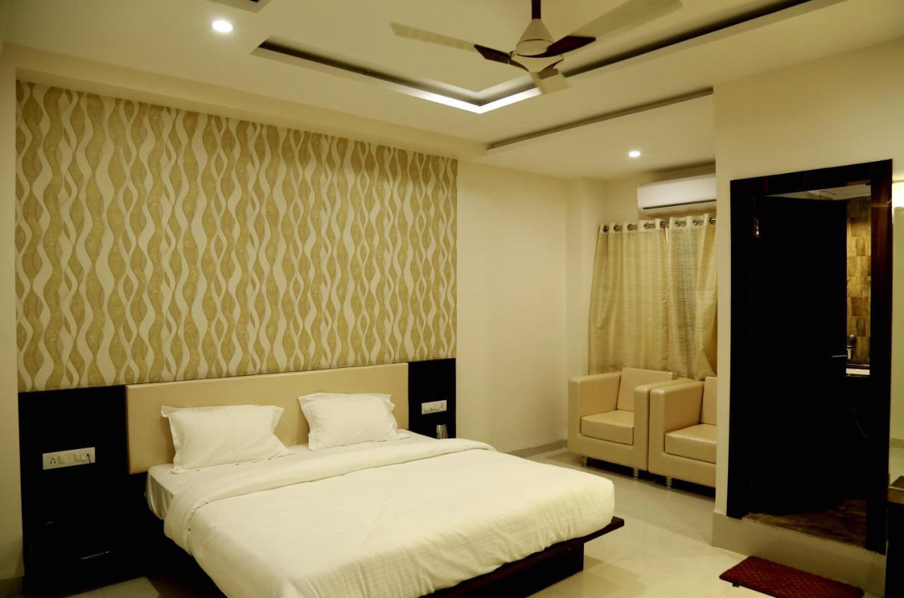 Hotel Kamad Giri,Удджайн Экстерьер фото