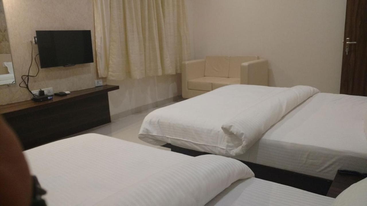 Hotel Kamad Giri,Удджайн Экстерьер фото